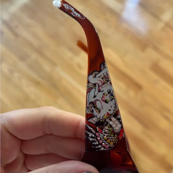 Ed Hardy Brown Sunglasses with Multicolor Design - Picture 4 of 8